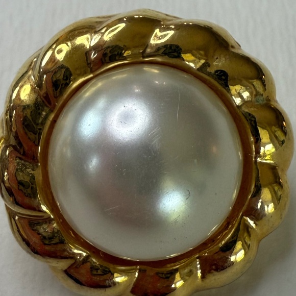 Vintage Pearl Gold-Tone Rope Twist Stud Earrings Womens Elegant Classic - Picture 5 of 8